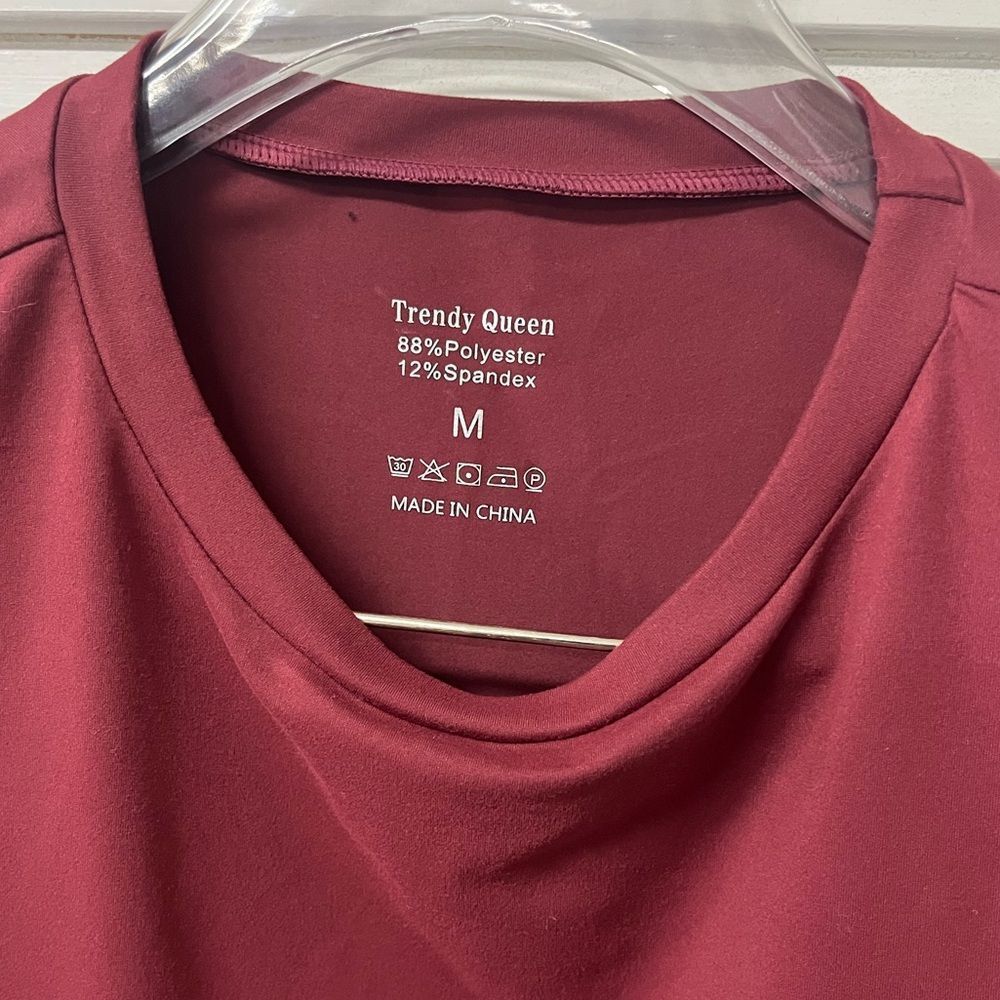 TRENDY QUEEN ✨women active wear medium ✨Burgundy Short Sleeve Top - Picture 5 of 6